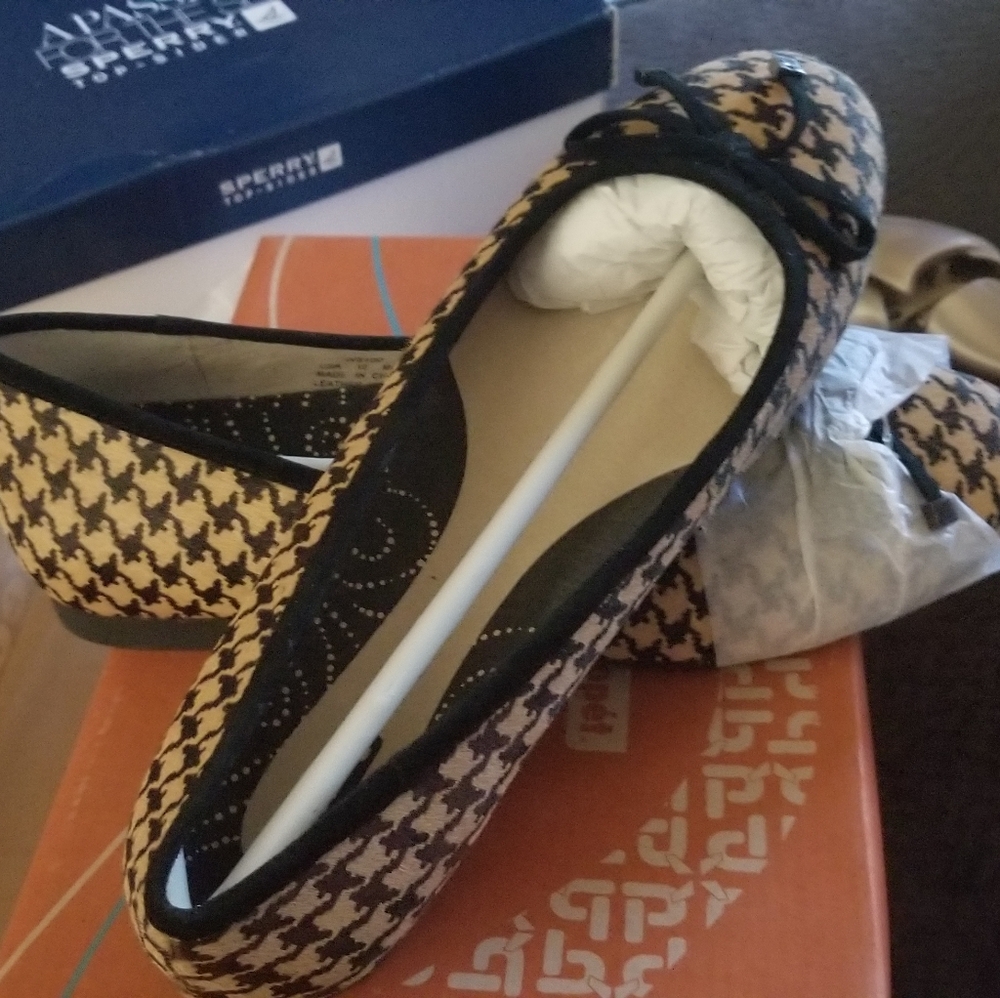 Shoes - Picture 2 of 4